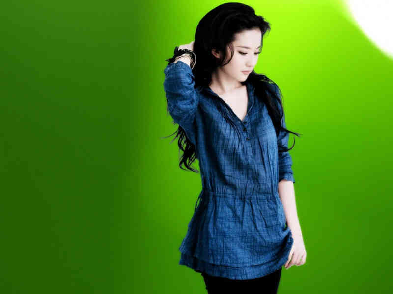 火箭少女c位现在是谁 活动上孟美岐困惑不知该不该坐