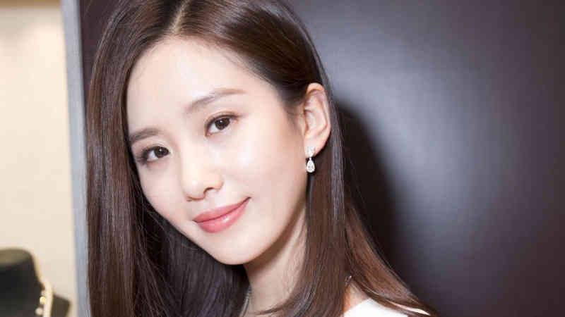 动物园回应员工呵斥抽打小狗：涉事员工已被停职