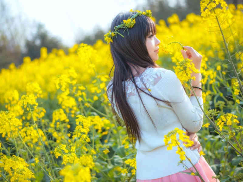 女孩出汗把衣服染蓝查出色汗症 网友：头一回见蓝色的汗