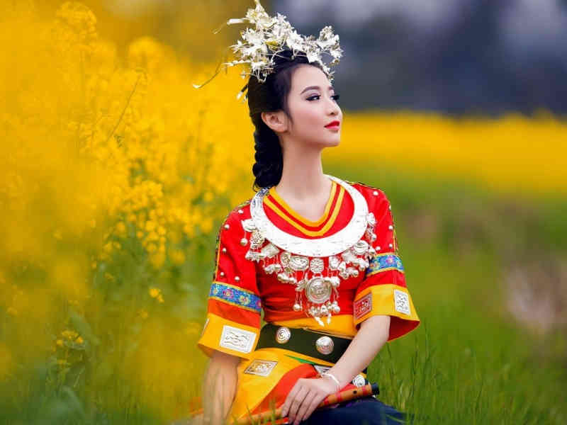 31岁儿子扮高中生 到底是为了什么？