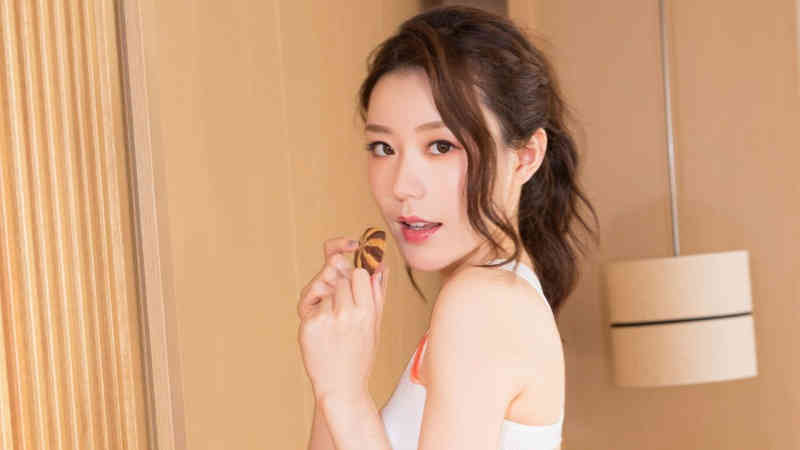 医院回应老人长住等候椅:精神不正常 系医院老职工